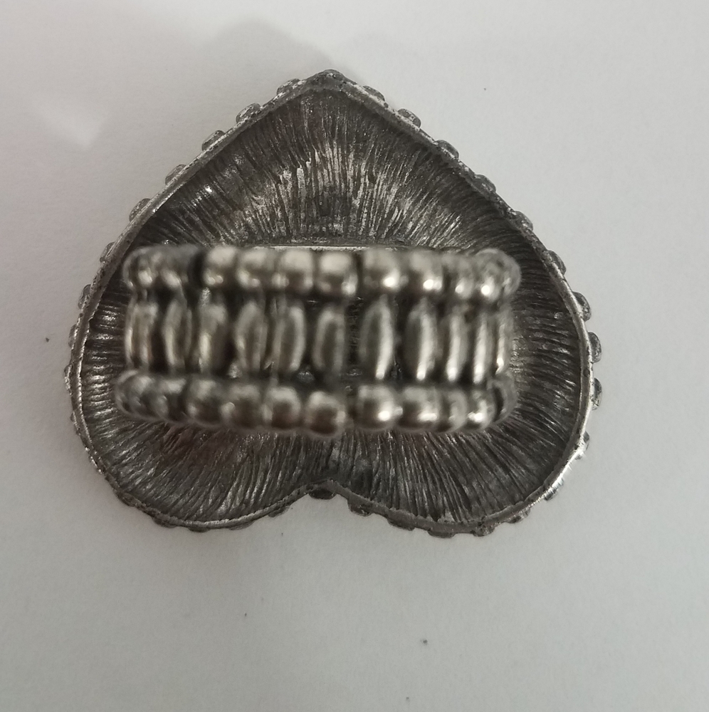 Silver stretchy heart ring - Picture 2 of 4